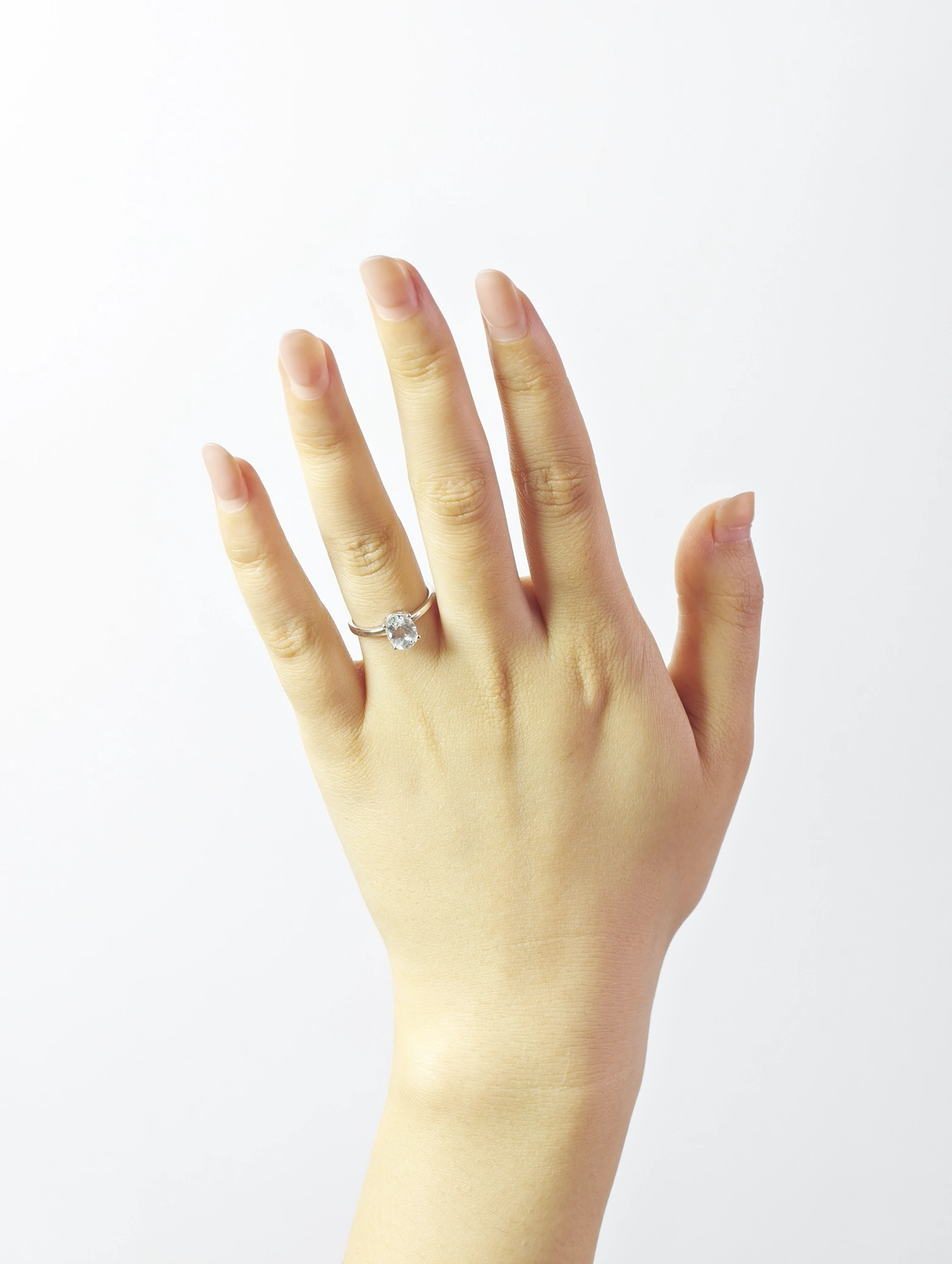 Natürlicher Aquamarin Ovaler 6 x 8 mm Solitär 4-Krappen Ring S925