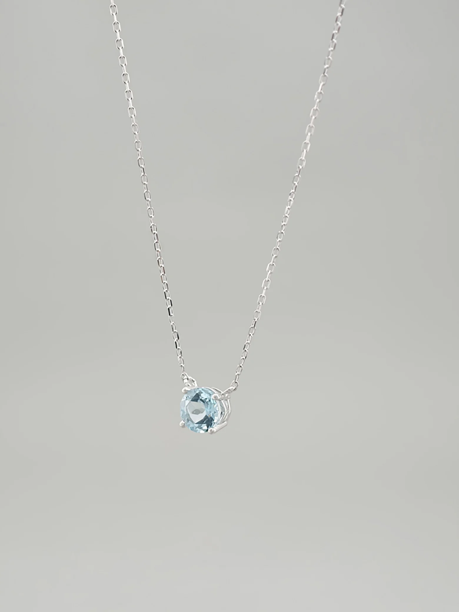 Natürlicher Aquamarin Solitär Anhänger Halskette 4 Krappen S925