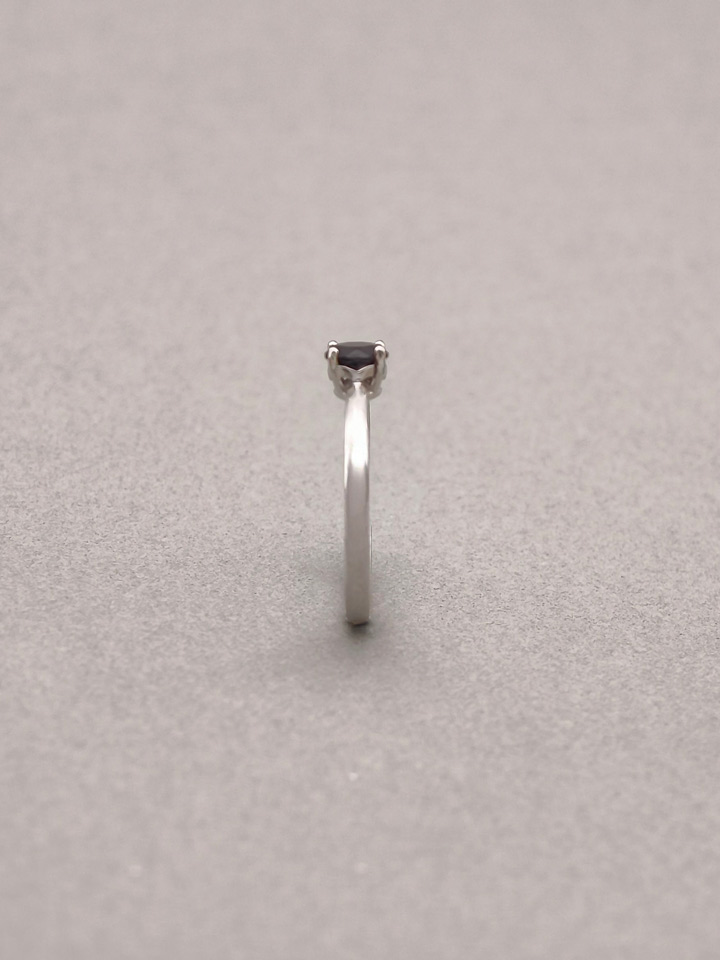Natürlicher Schwarzer Spinell Runder 5 mm Solitär 4-Krappen Ring S925