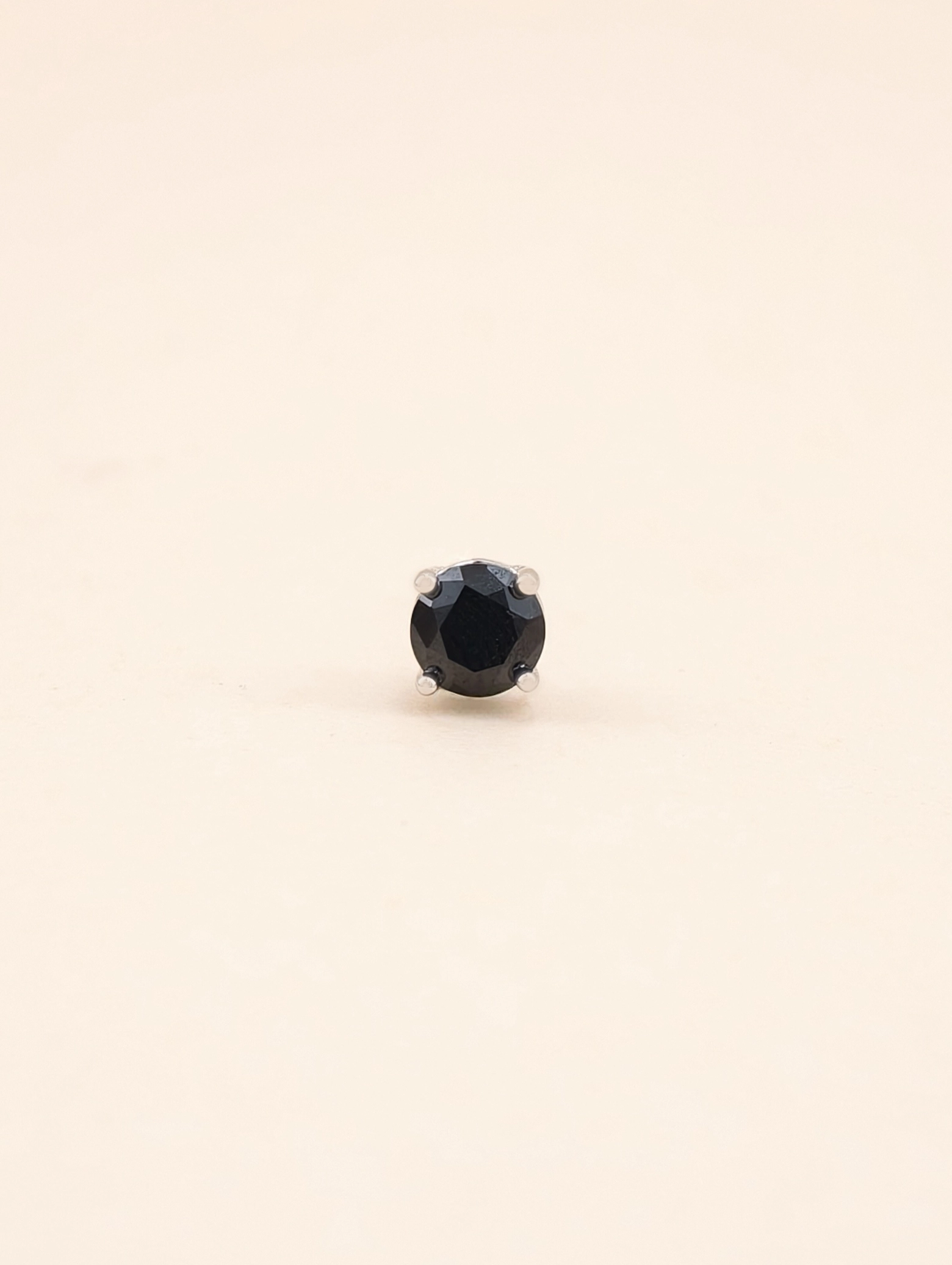 Natürlicher Schwarzer Spinell Solitär Ohrstecker 4-Krappen S925