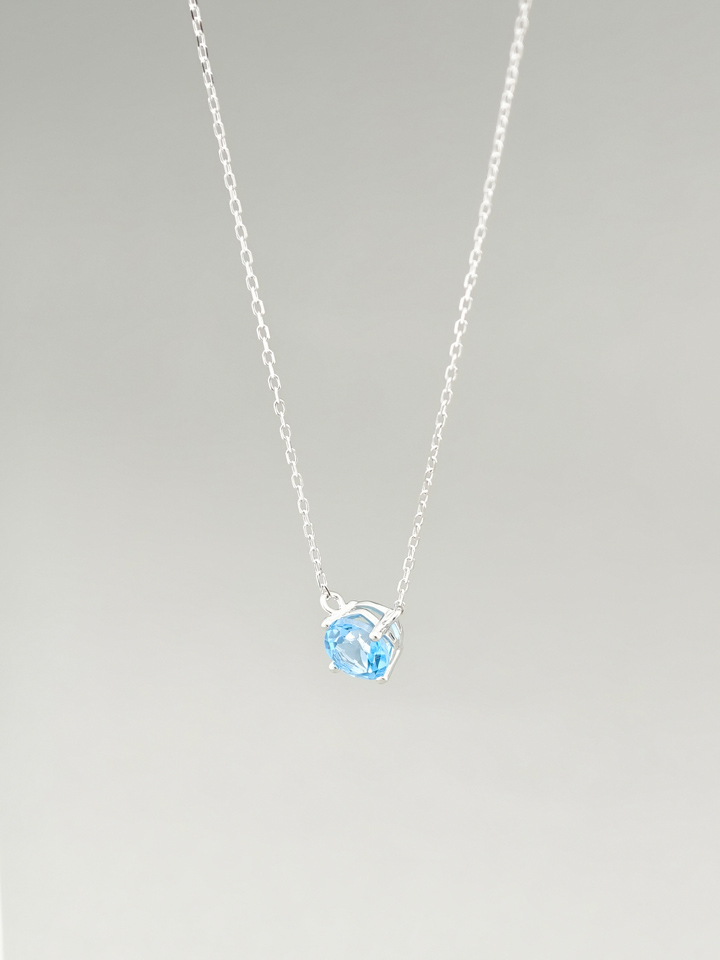 Collier Pendentif Solitaire Topaze Bleue Naturelle 4 Griffes Argent 925