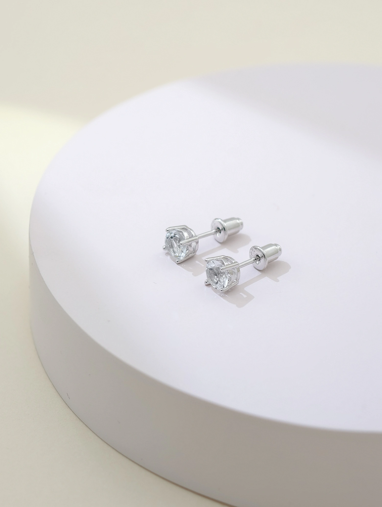Puces d'Oreilles Solitaires Topaze Blanche Naturelle 4 Griffes Argent 925
