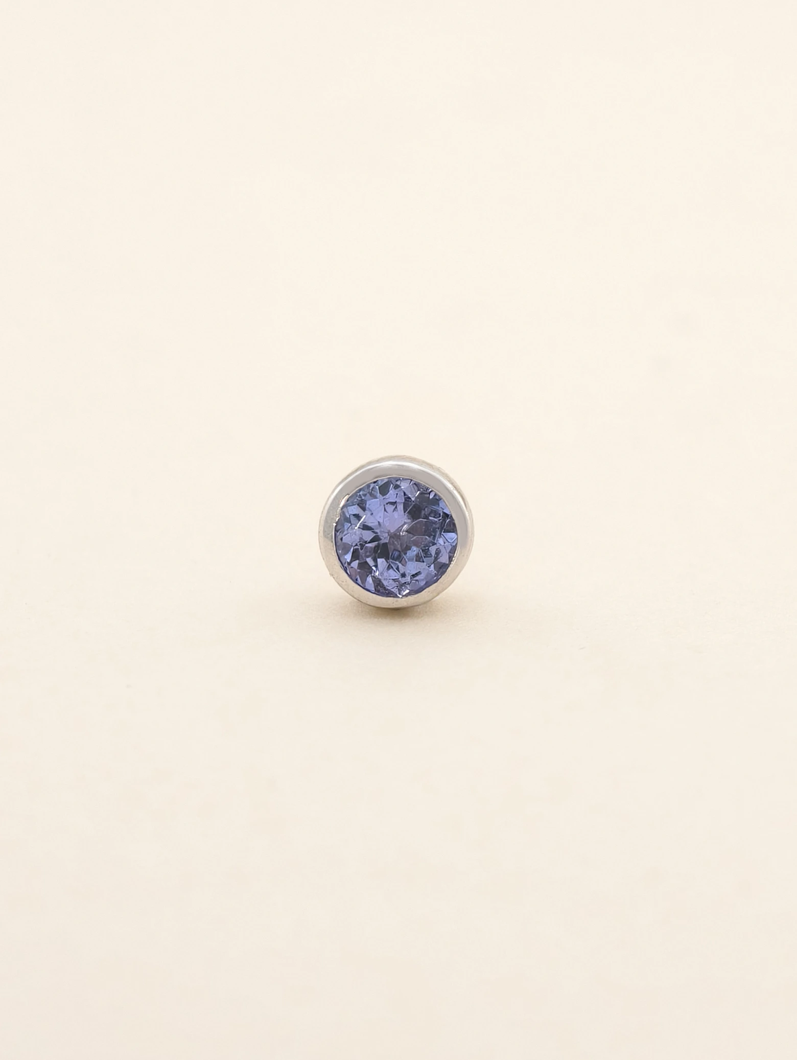 Puces d'Oreilles Solitaires Tanzanite Naturelle Serties Clos Argent 925