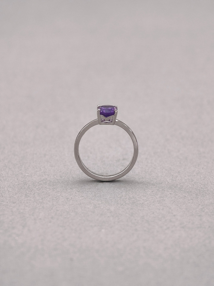Natürlicher Amethyst Ovaler 6 x 8 mm Solitär 4-Krappen Ring S925