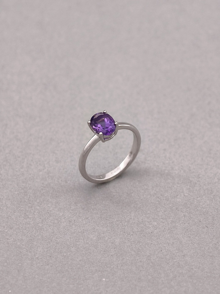 Natürlicher Amethyst Ovaler 6 x 8 mm Solitär 4-Krappen Ring S925