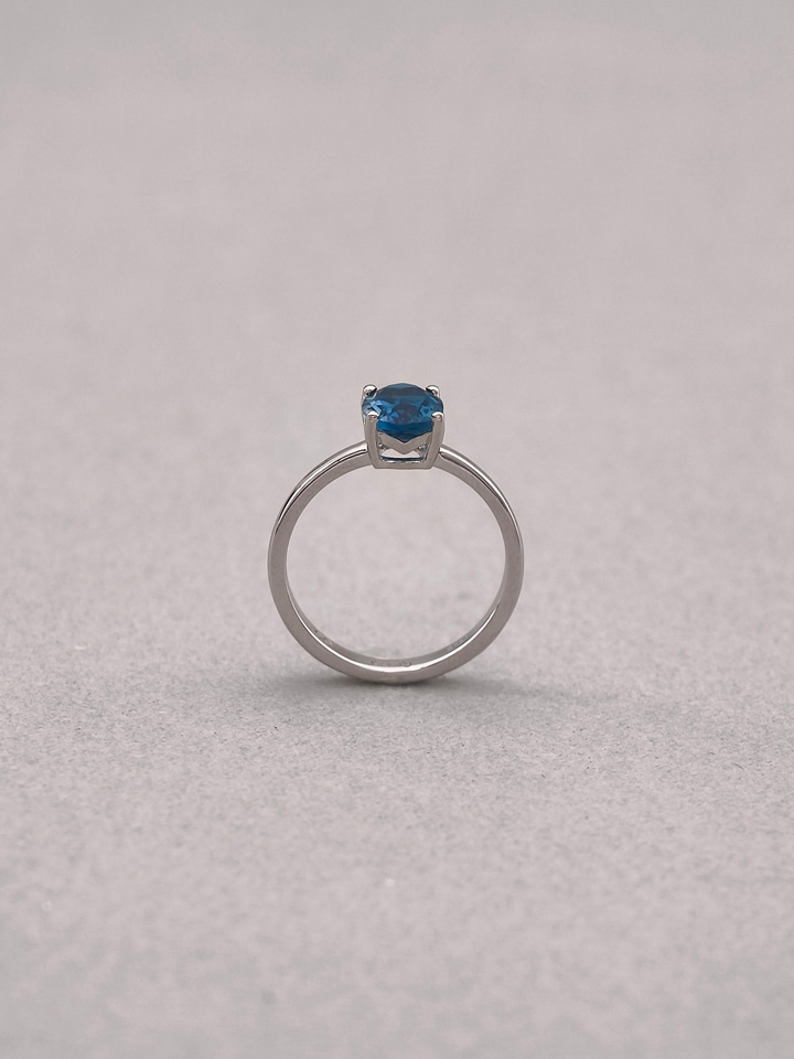 Anillo Solitario Topacio Azul Londres Natural Ovalada 6 x 8 mm 4 Garras Plata 925