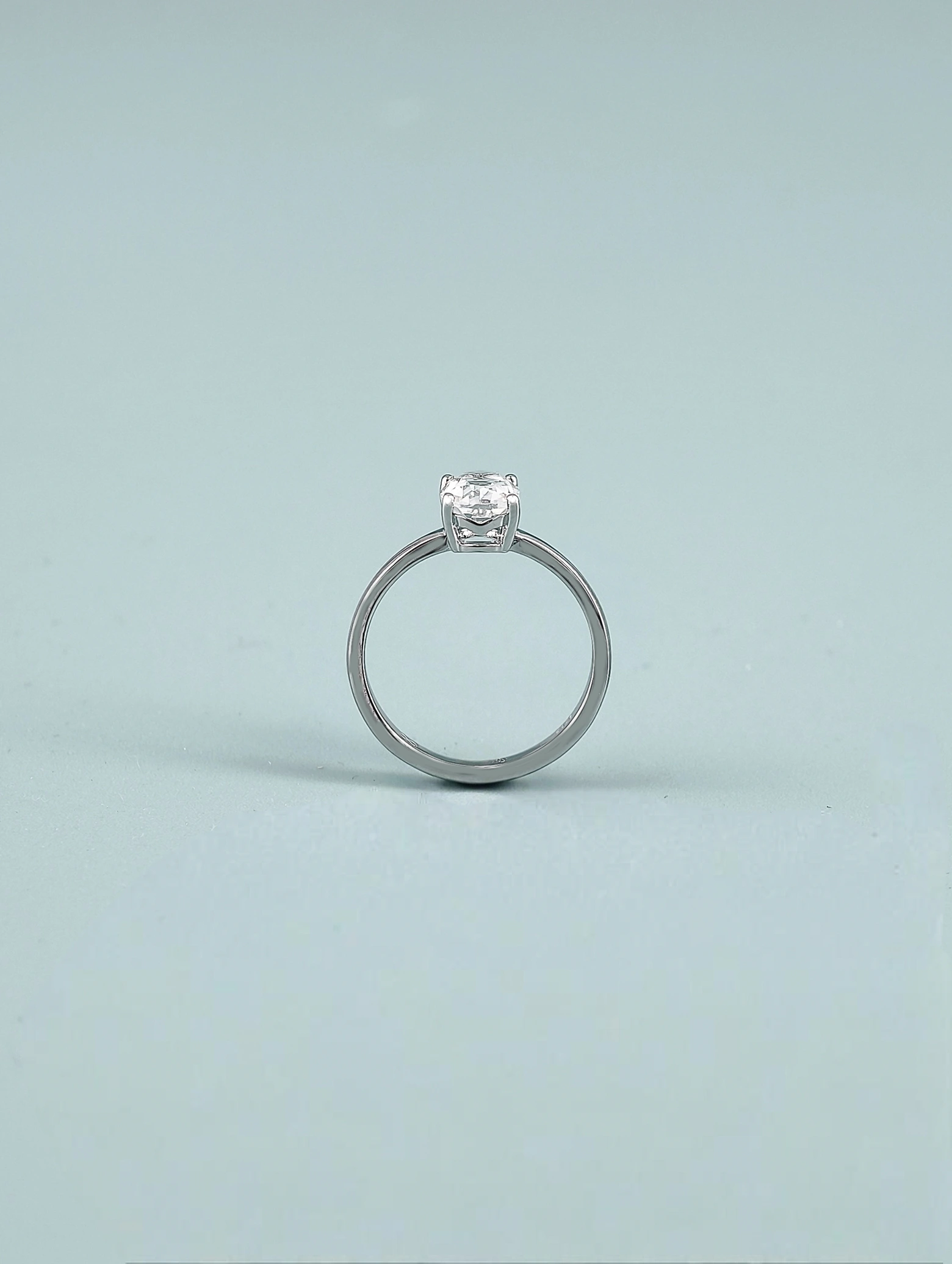 Anillo Solitario Cuarzo Transparente Natural Ovalada 6 x 8 mm 4 Garras Plata 925