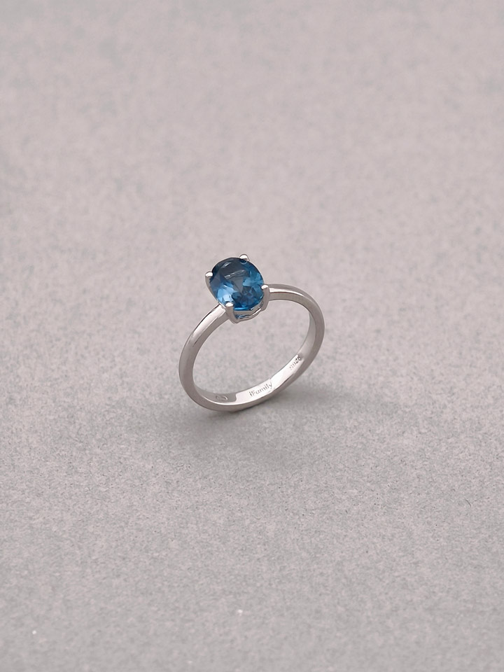 Anillo Solitario Topacio Azul Londres Natural Ovalada 6 x 8 mm 4 Garras Plata 925