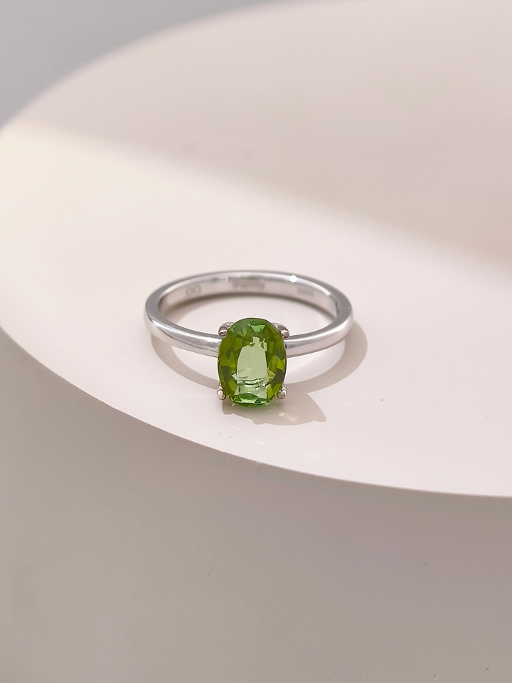 Anillo Solitario Turmalina Verde Natural Ovalada 6 x 8 mm 4 Garras Plata 925
