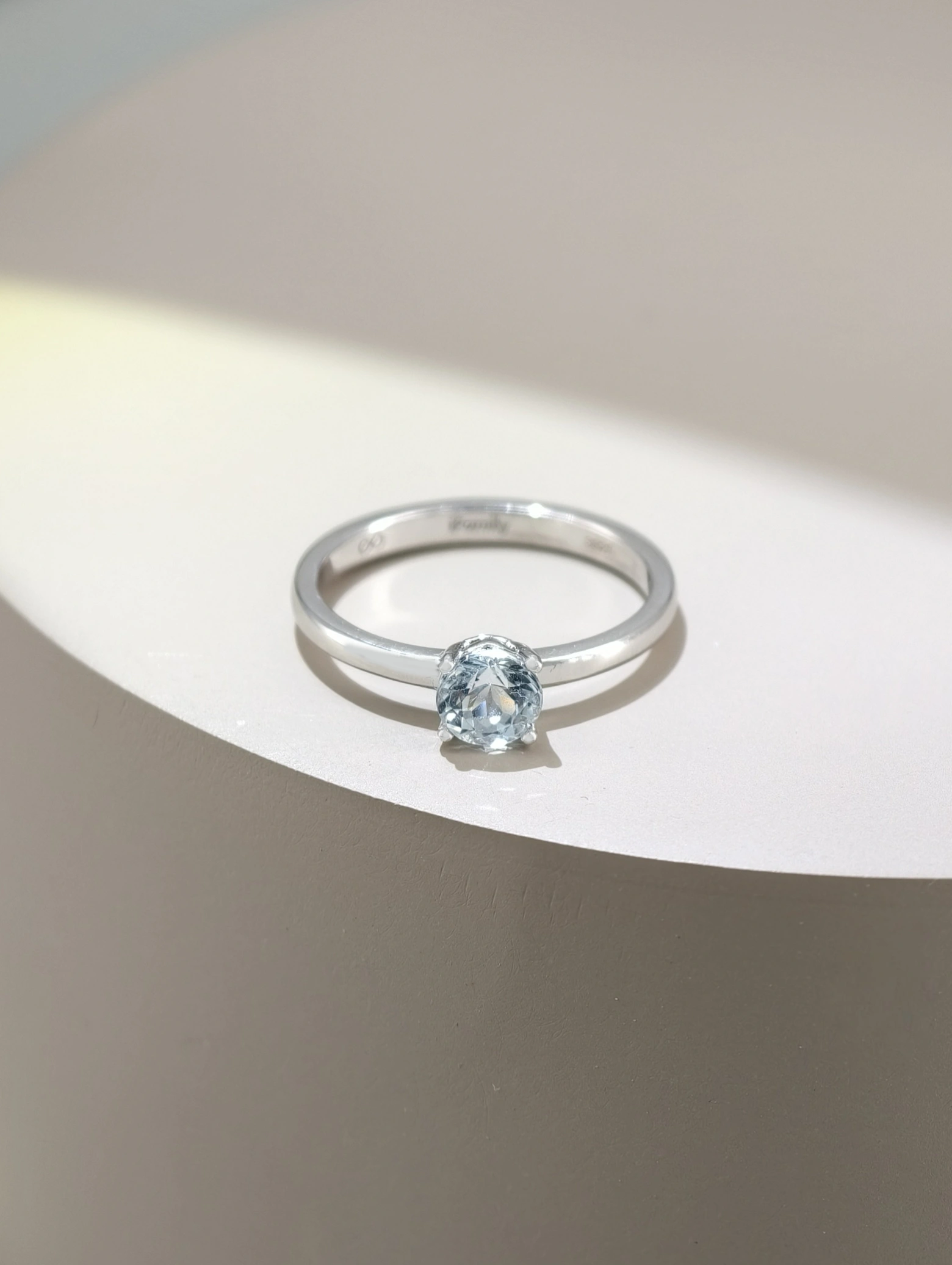 Natürlicher Aquamarin Runder 5 mm Solitär 4-Krappen Ring S925