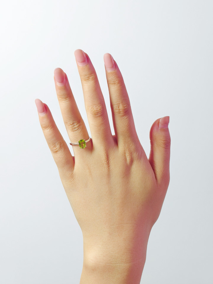 Anillo Solitario Turmalina Verde Natural Ovalada 6 x 8 mm 4 Garras Plata 925