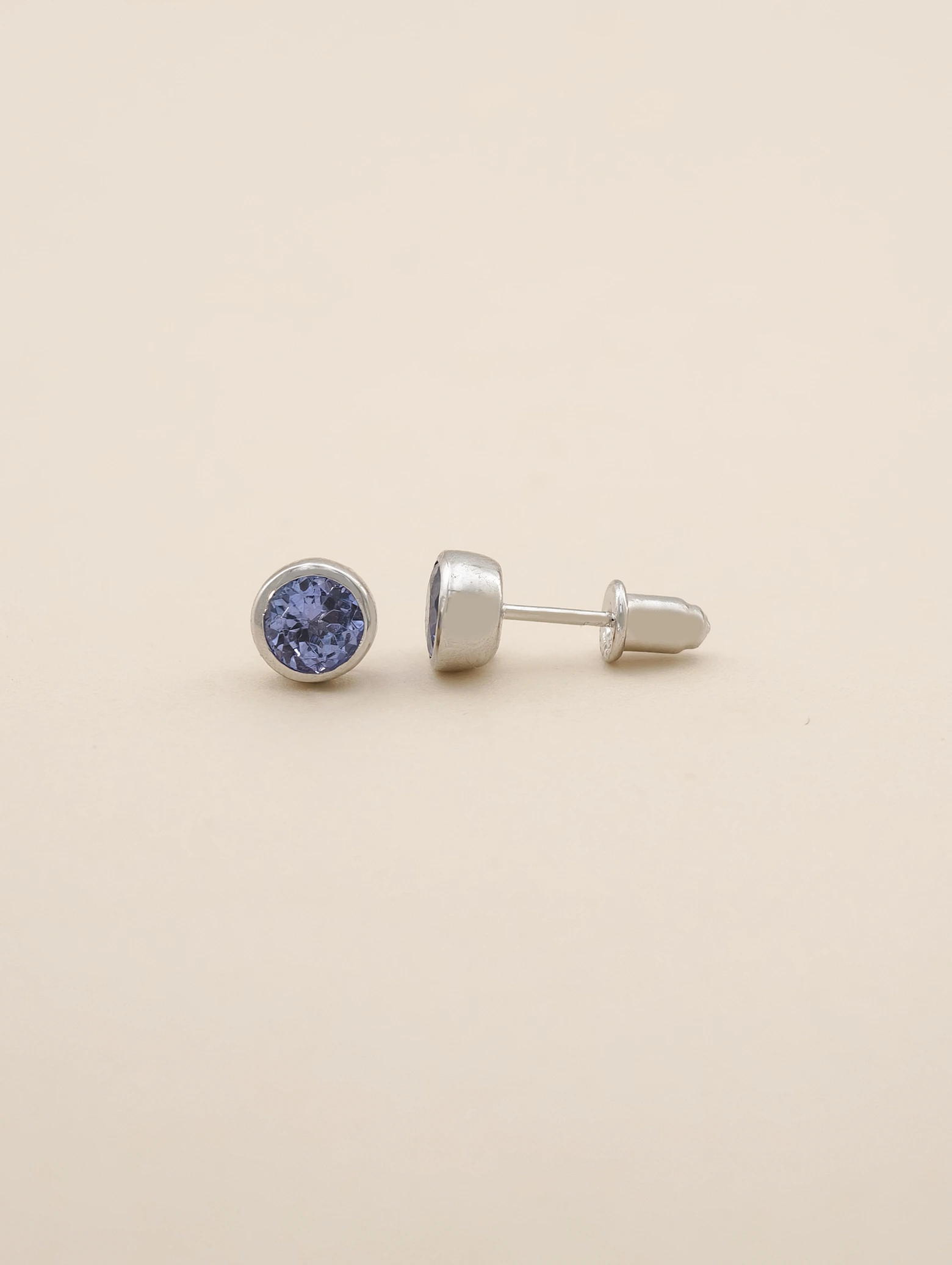 Puces d'Oreilles Solitaires Tanzanite Naturelle Serties Clos Argent 925