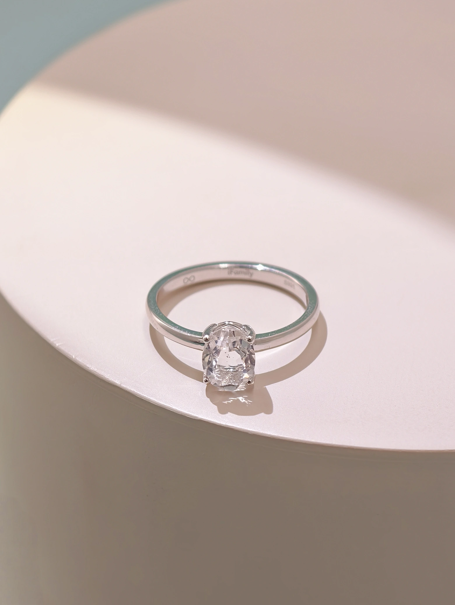 Anillo Solitario Cuarzo Transparente Natural Ovalada 6 x 8 mm 4 Garras Plata 925