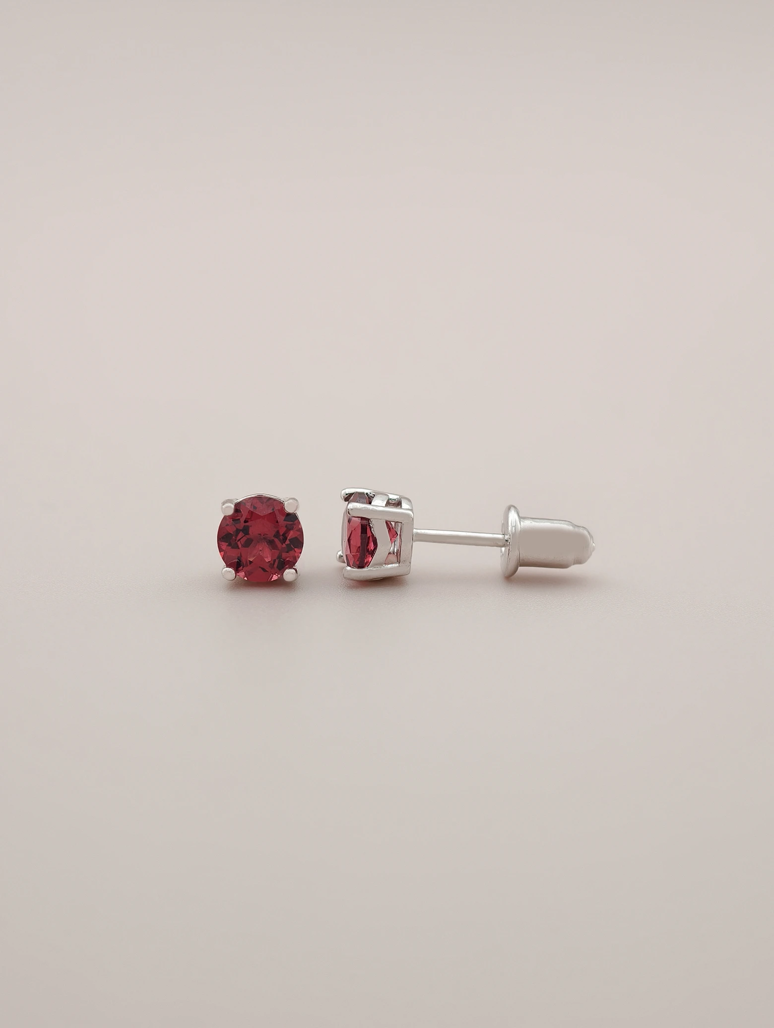 Puces d'Oreilles Solitaires Grenat Pyrope Naturel 4 Griffes Argent 925