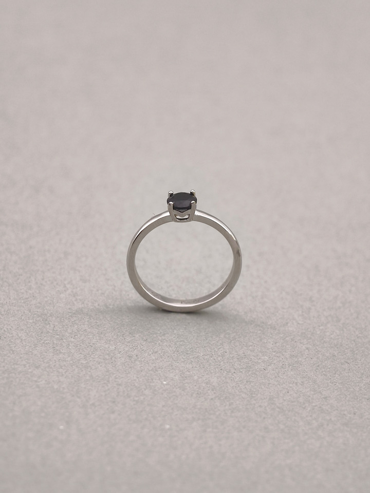 Natürlicher Schwarzer Spinell Runder 5 mm Solitär 4-Krappen Ring S925