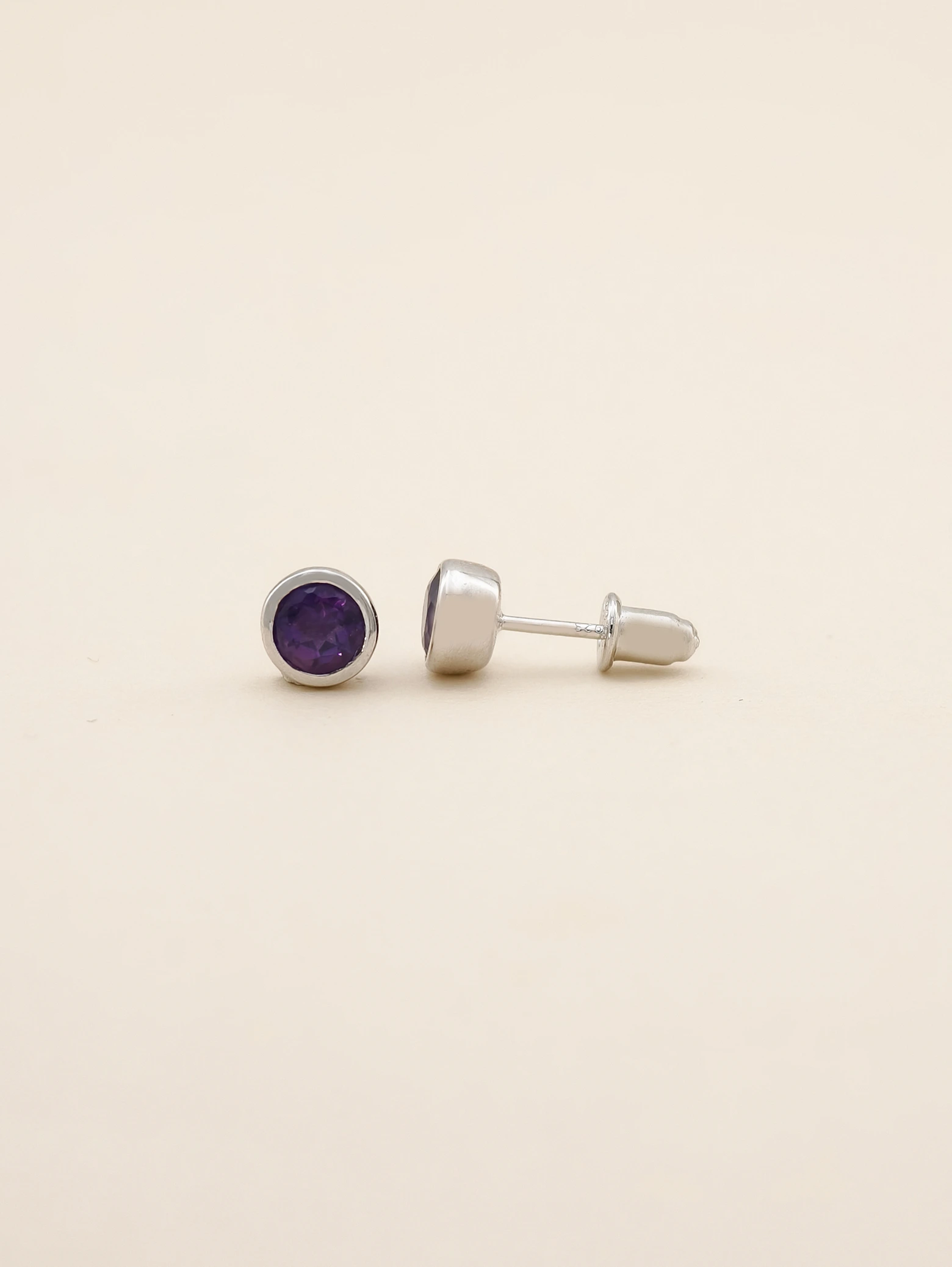 Puces d'Oreilles Solitaires Améthyste Naturelle Serties Clos Argent 925
