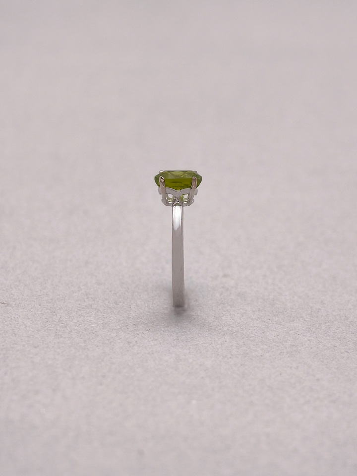 Anillo Solitario Turmalina Verde Natural Ovalada 6 x 8 mm 4 Garras Plata 925