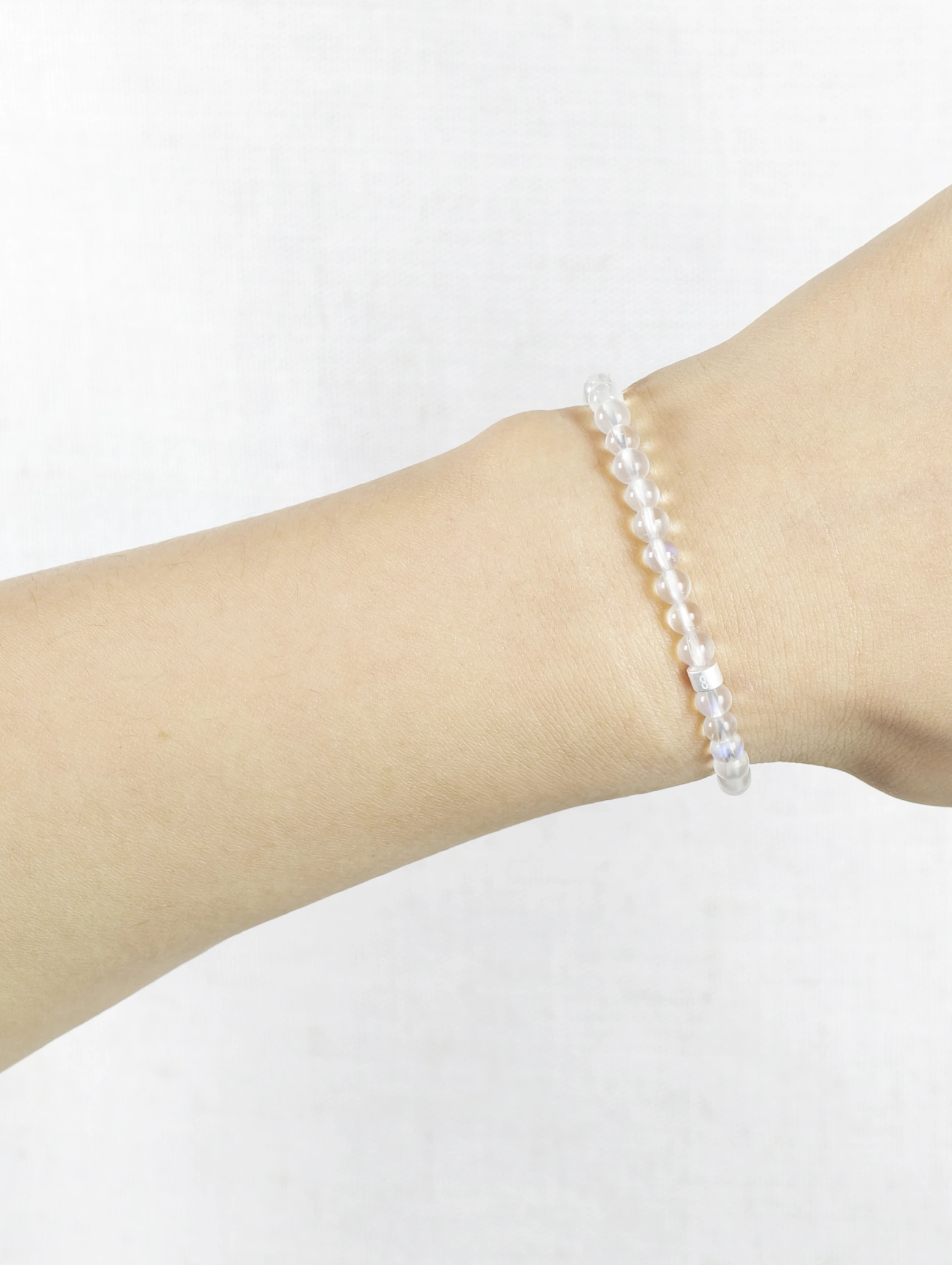 Regenbogen-Mondstein mit Blauschimmer Armband mit 925er Silber Röhrchen