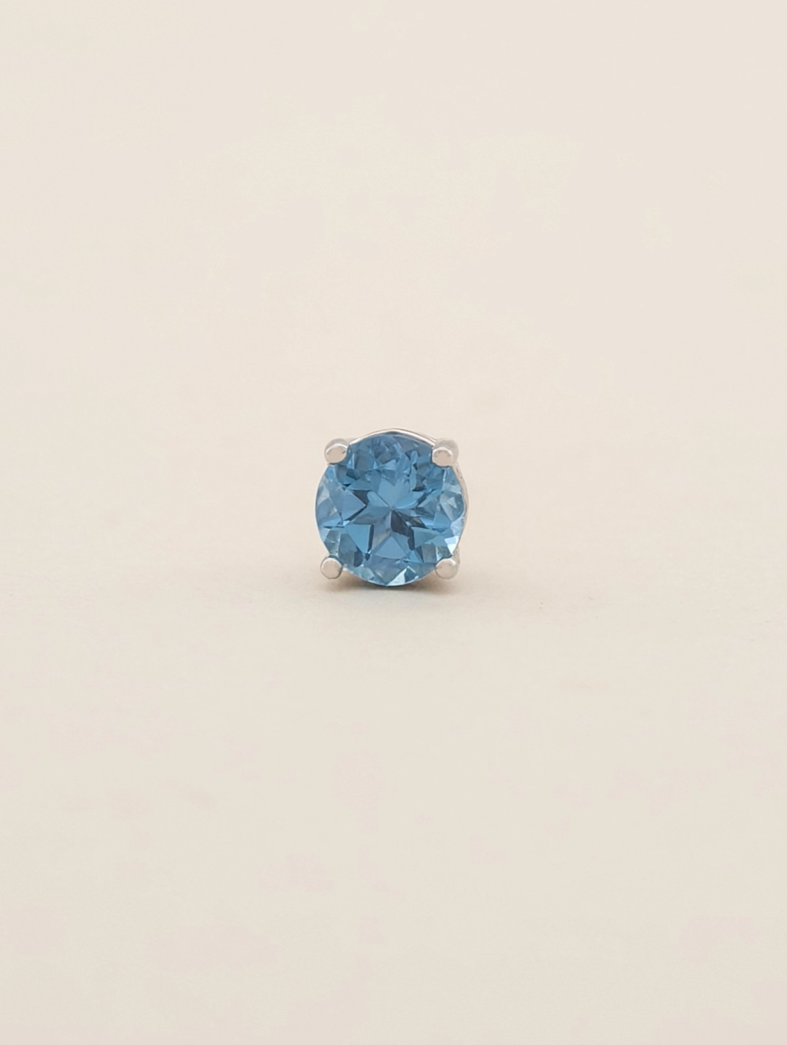 Puces d'Oreilles Solitaires Topaze Bleue Naturelle 4 Griffes Argent 925