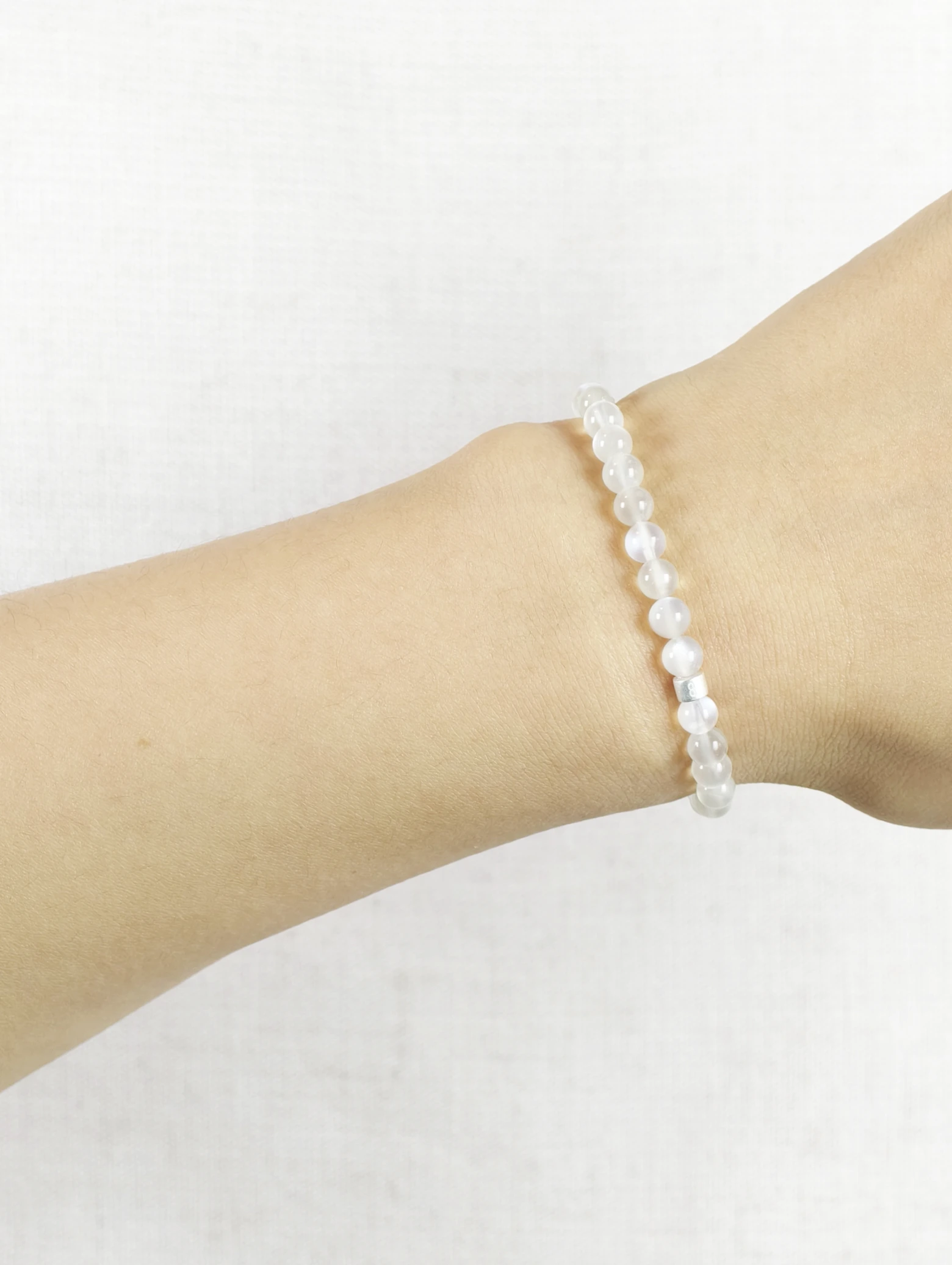 Pulsera de Piedra Luna Arcoíris con Destello Blanco y Tubos de Plata 925