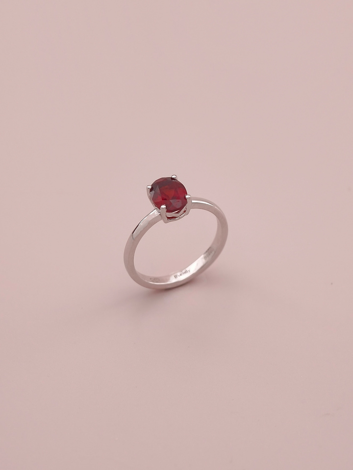 Natürlicher Granat Ovaler 6 x 8 mm Solitär 4-Krappen Ring S925