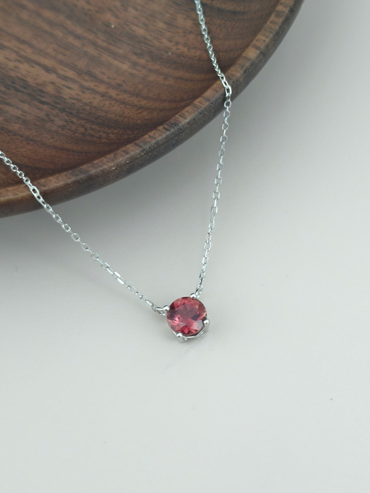 Natürlicher Rosa Turmalin Solitär Anhänger Halskette 4 Krappen S925