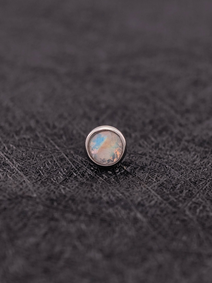 Puces d'Oreilles Solitaires Pierre de Lune Naturelle Serties Clos Argent 925