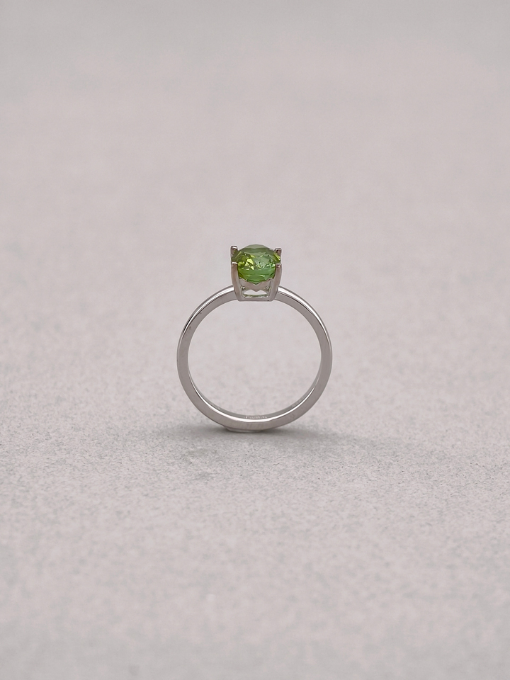 Anillo Solitario Turmalina Verde Natural Ovalada 6 x 8 mm 4 Garras Plata 925