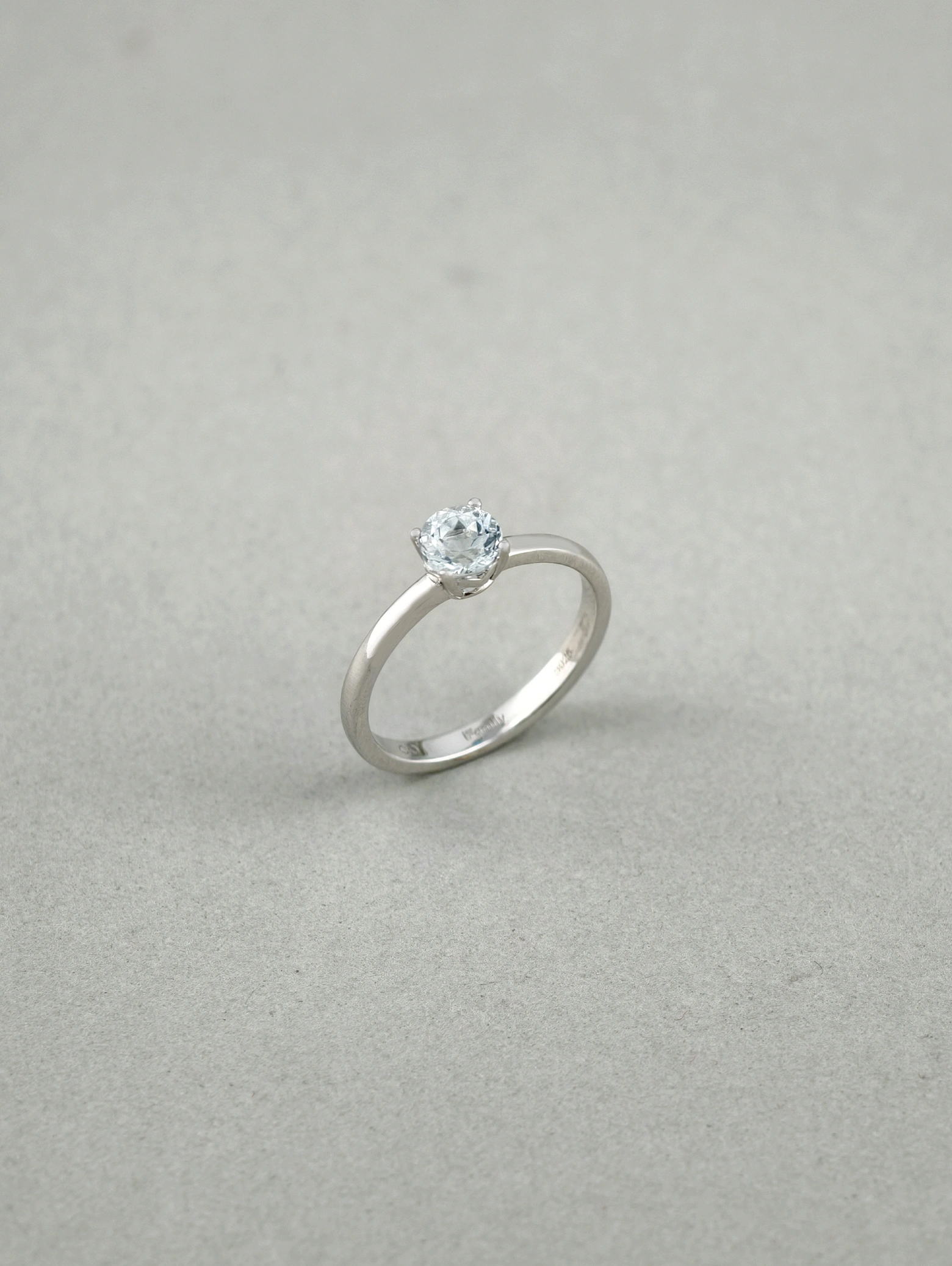 Natürlicher Aquamarin Runder 5 mm Solitär 4-Krappen Ring S925