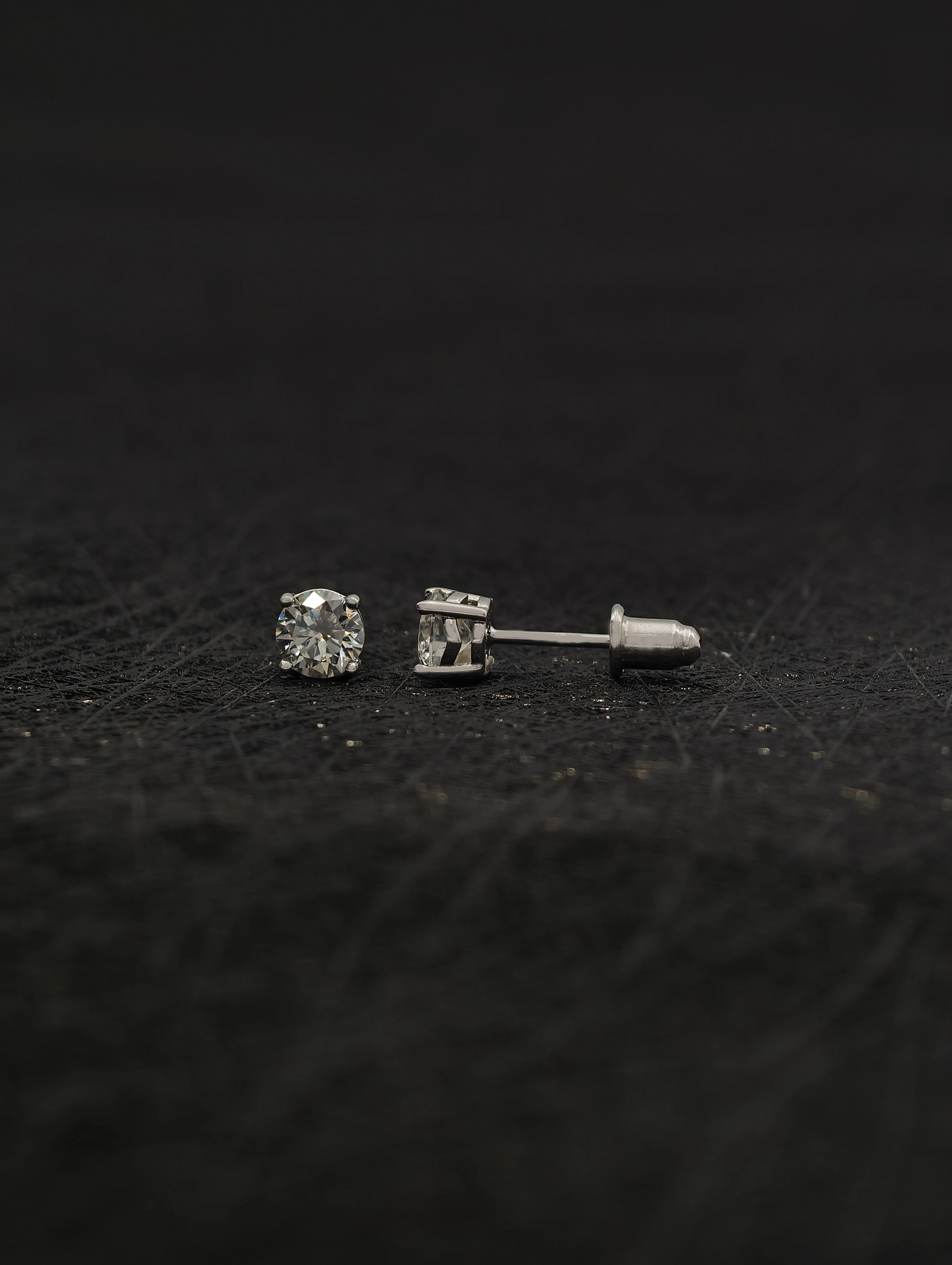 Moissanit Solitär Ohrstecker 4-Krappen S925
