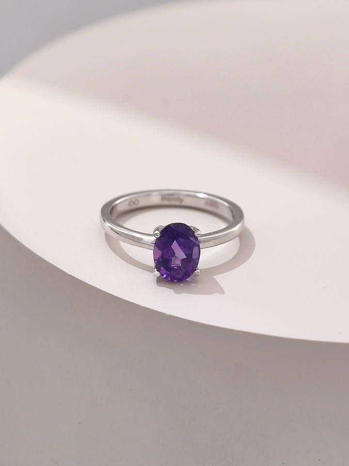 Natürlicher Amethyst Ovaler 6 x 8 mm Solitär 4-Krappen Ring S925