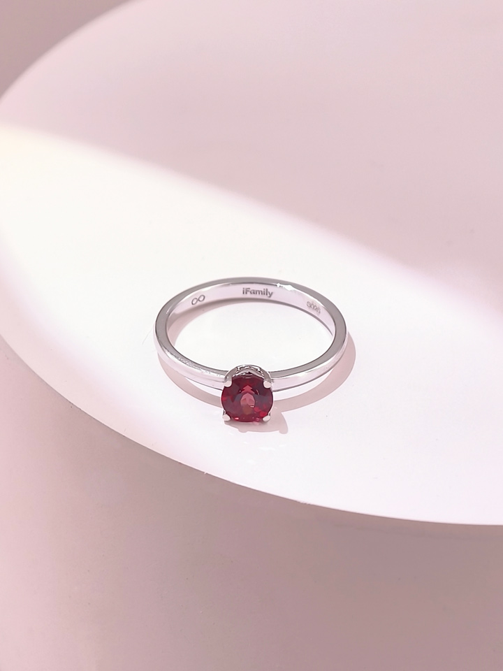 Natürlicher Pyrop-Granat Runder 5 mm Solitär 4-Krappen Ring S925
